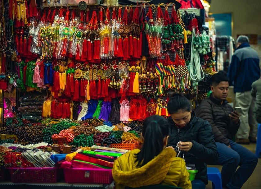 inside Dong Xuan Market